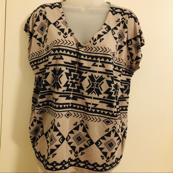 Tribal print taupe + black top - Picture 2 of 5
